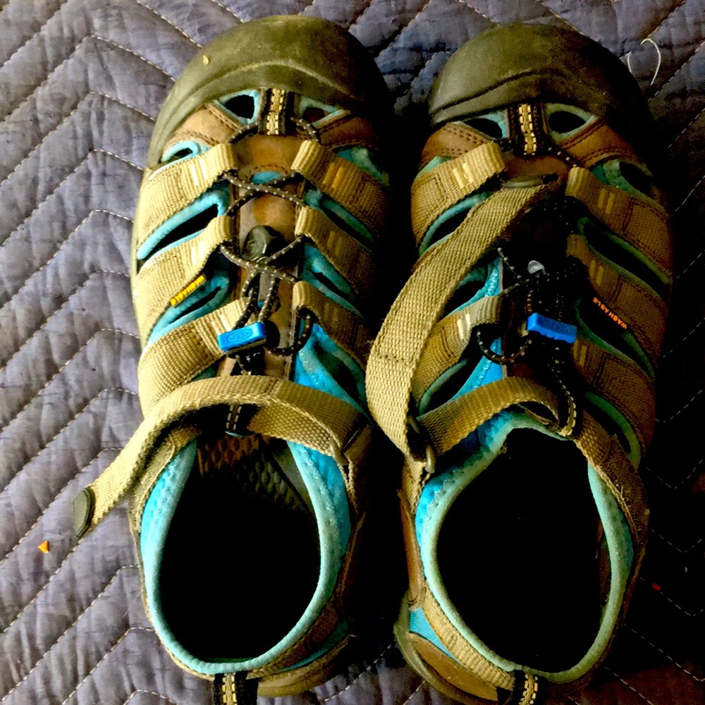 Boys Keens size 5
